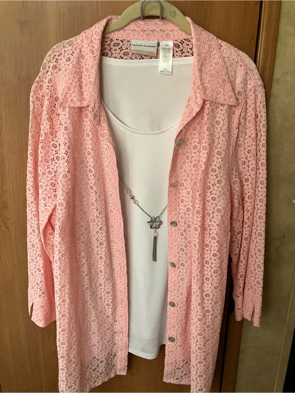 Alfred Dunner Light Pink Lace Button-Front 2 in 1 with attached necklace Sz 18W
